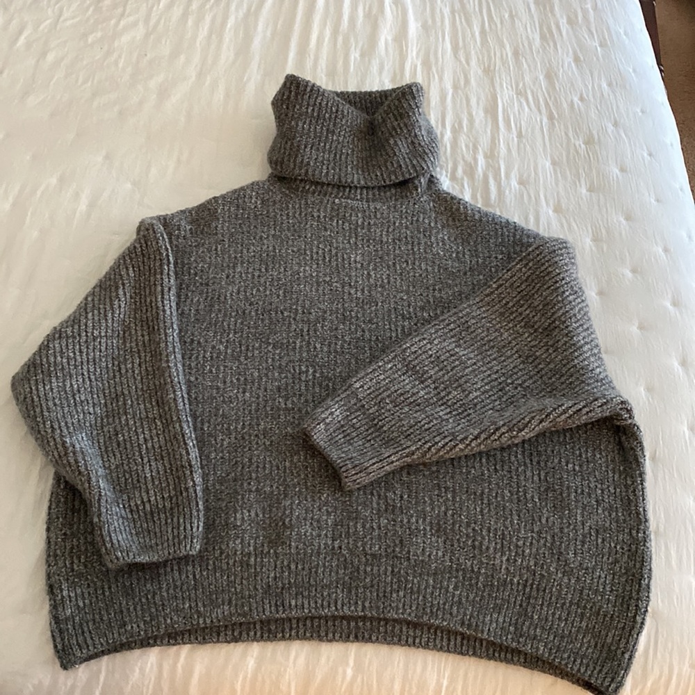 Zara - Turtleneck Sweater Size L